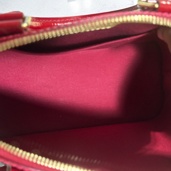 Red Vernis Louis Vuitton Alma BB - Picture 14 of 16